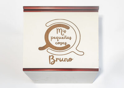 Cajas para quesos con perfil metálico y personalizada de Cajas-Regalo